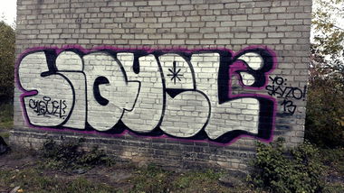 Graffiti Bombing in Volkhov - Photo by SiQuel - siquel, rskz, bombing (2013)