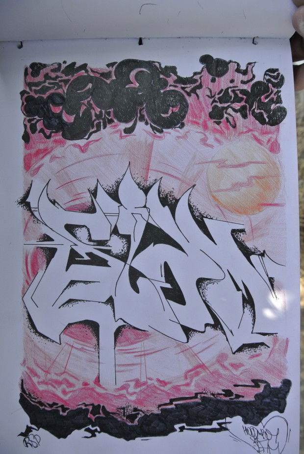 Graffiti Sketch in MElitopol - Photo by SiamTwelve (2013)