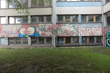 Graffiti Bombing - Photo by Sichtbetong - dresden, sichtbeton, prohlis (2011)