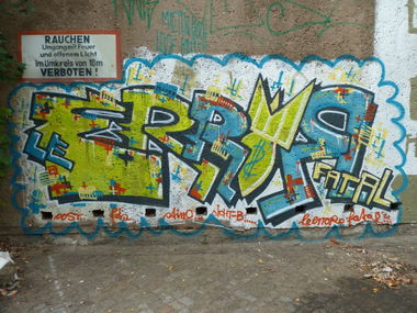 Graffiti Bombing - Photo by Sichtbetong - dresden, sichtbeton, industriegelände (2012)