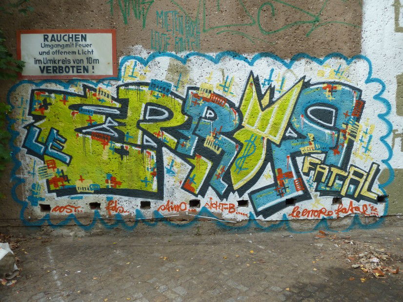 Graffiti Bombing - Photo by Sichtbetong - dresden, sichtbeton, industriegelände (2012)