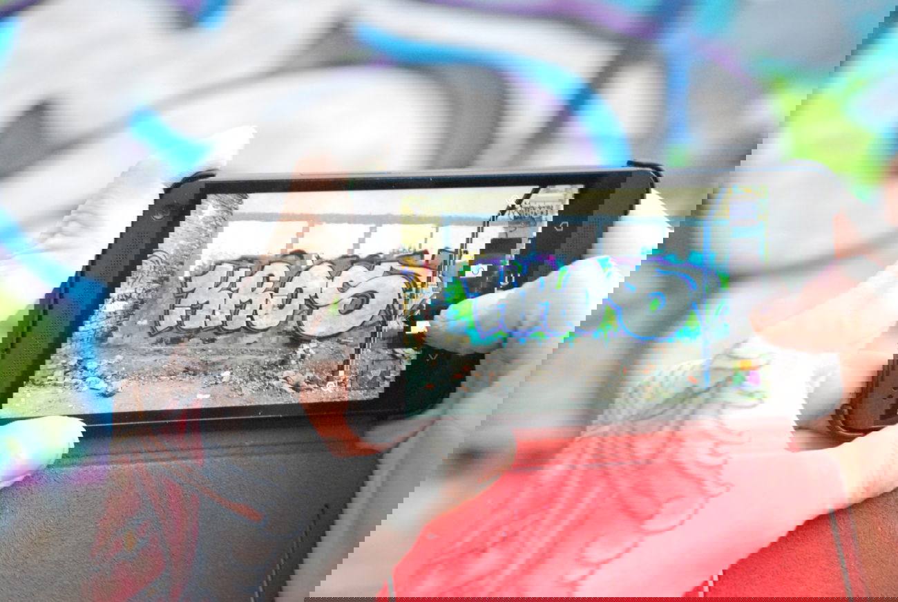 Graffiti Wall - Photo by Silverone1 - kros (2013)