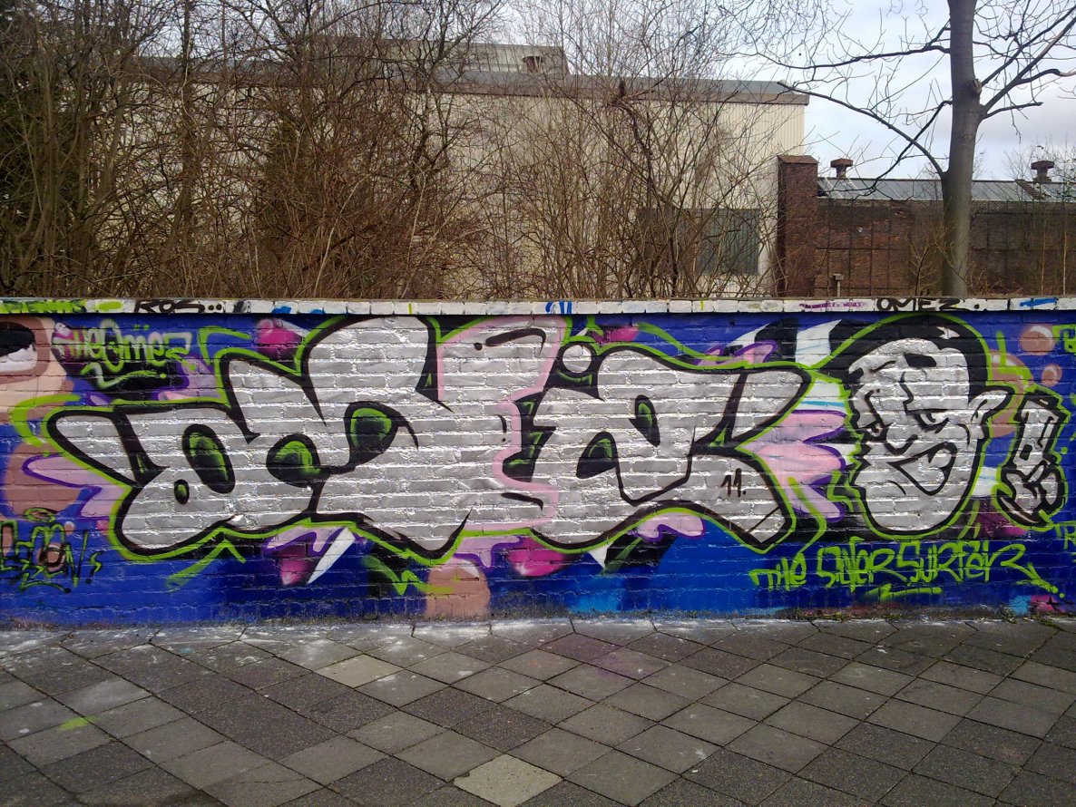 Graffiti Wall - Photo by Silversurfer - omez, ros, lbm (2011)