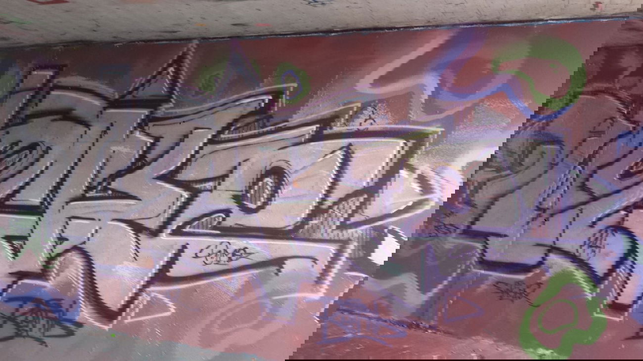 Graffiti Wall - Photo by Silversurfer - omez, lbm, ros (2014)