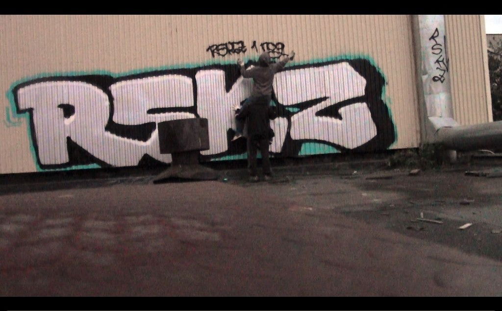 Graffiti Bombing - Photo by Siquelrskzcrew - siquel, skyzo, rskz (2013)