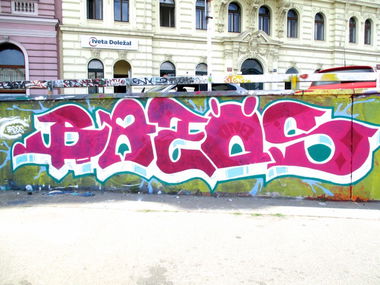 Graffiti Wall in Prague - Photo by SirJankins - Baeos, Prag, sunshine (2013)