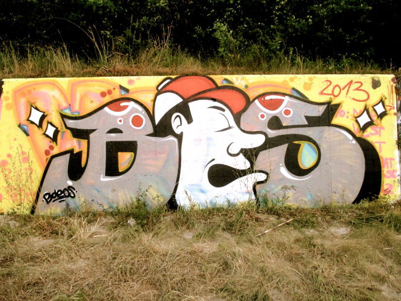 Graffiti Wall in Vienna - Photo by SirJankins - baeos, Donau, beach (2013)