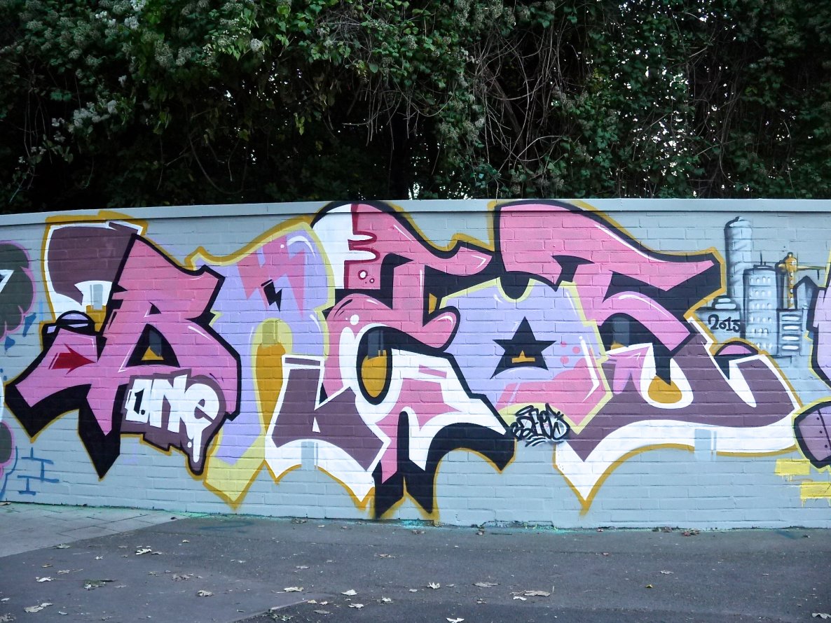 Graffiti Wall in Dusseldorf - Photo by SirJankins - baeos, rkm740, bunt (2013)