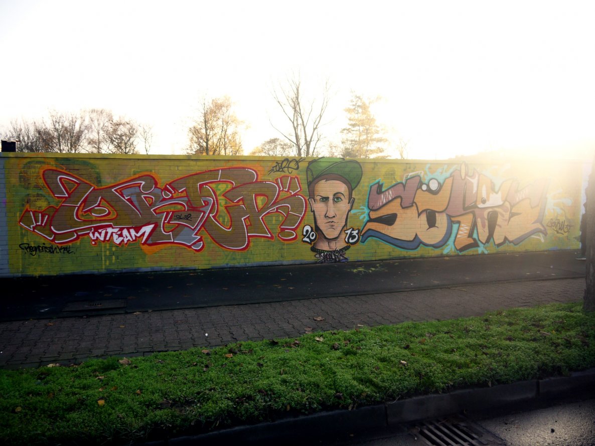 Graffiti Wall in Dusseldorf - Photo by SirJankins - uber, ubre, baeos (2013)