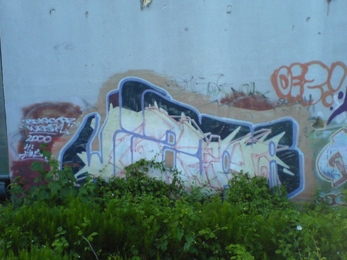 Graffiti Wall in Hamburg - Photo by Sirg - wizar, eins