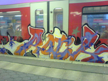 Graffiti Train in Hamburg - Photo by Sirg - rock, rs