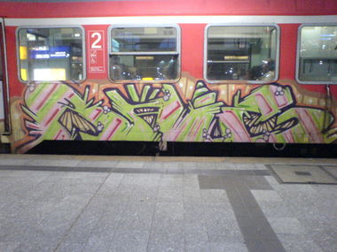 Graffiti Train in Hamburg - Photo by Sirg - reiz, raiz, fk