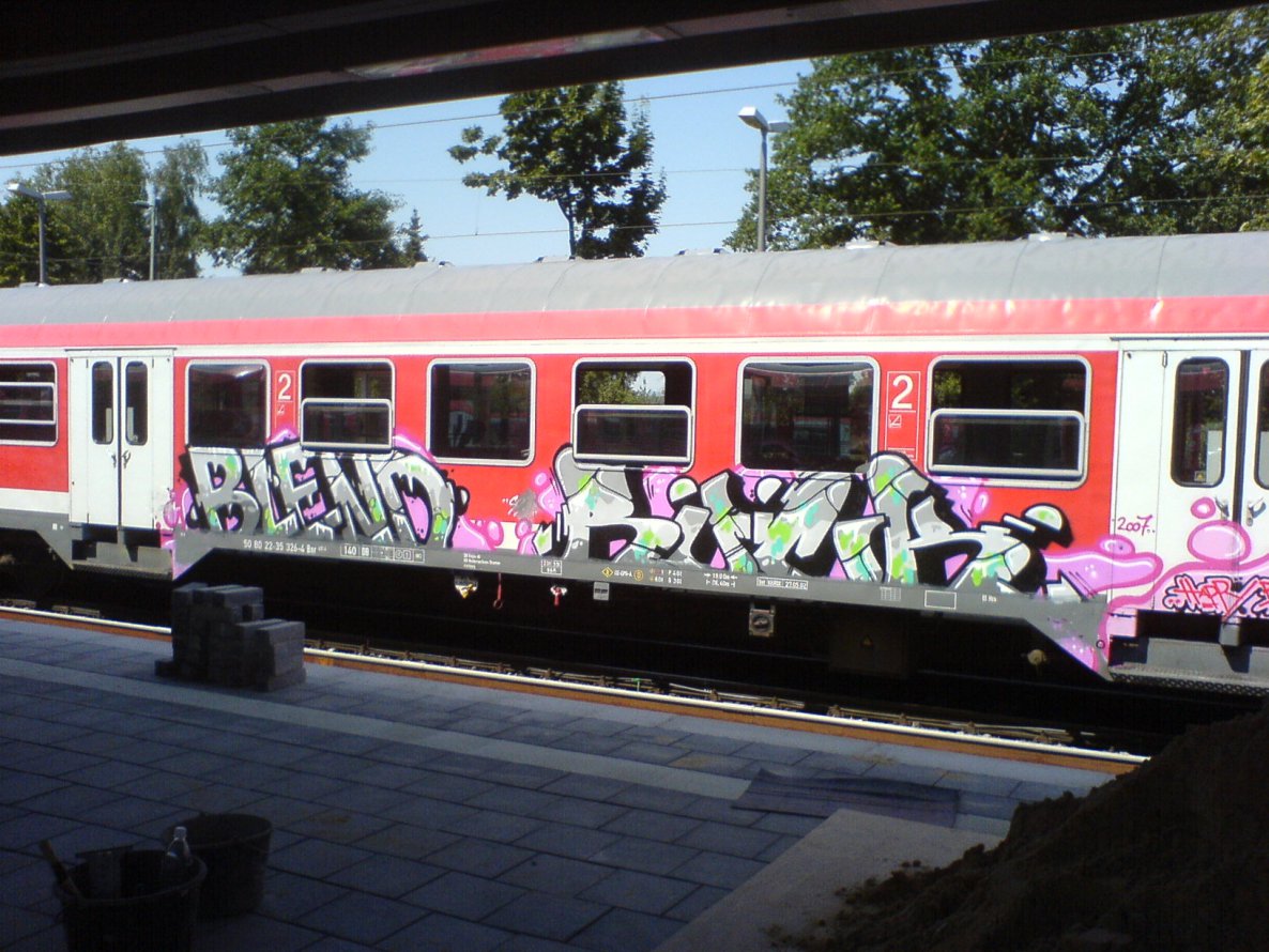 Graffiti Train in Hamburg - Photo by Sirg - blend, rock (2007)