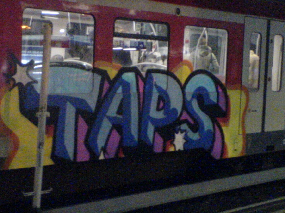 Graffiti Train in Hamburg - Photo by Sirg - taps