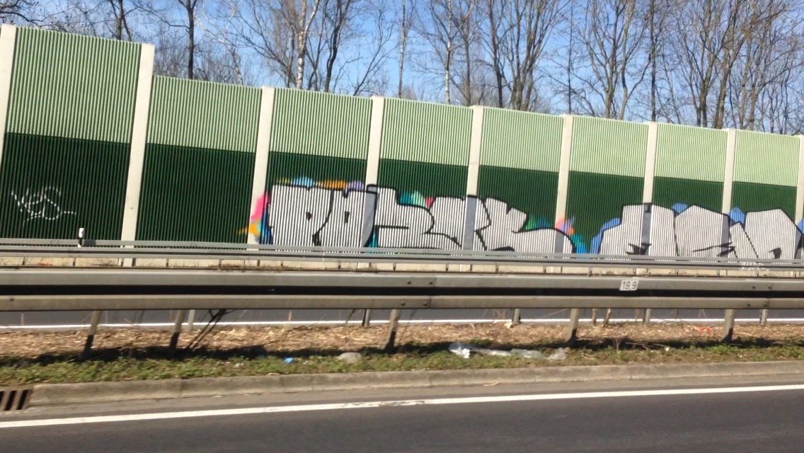 Graffiti Bombing - Photo by SixOhFive - Ports