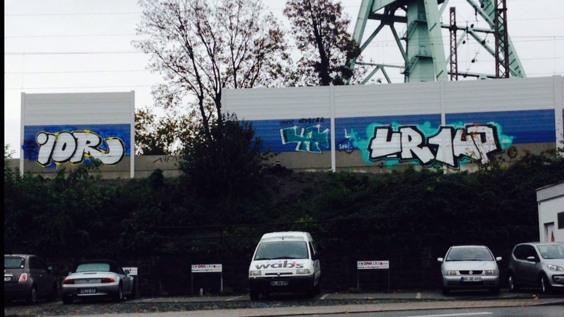 Graffiti Bombing - Photo by SixOhFive - IOR, LA, UR