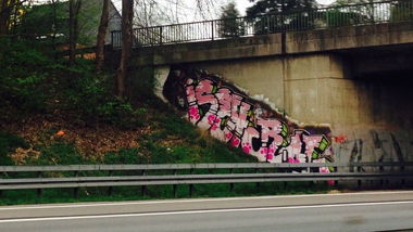 Graffiti Bombing - Photo by SixOhFive - Isey, Rol