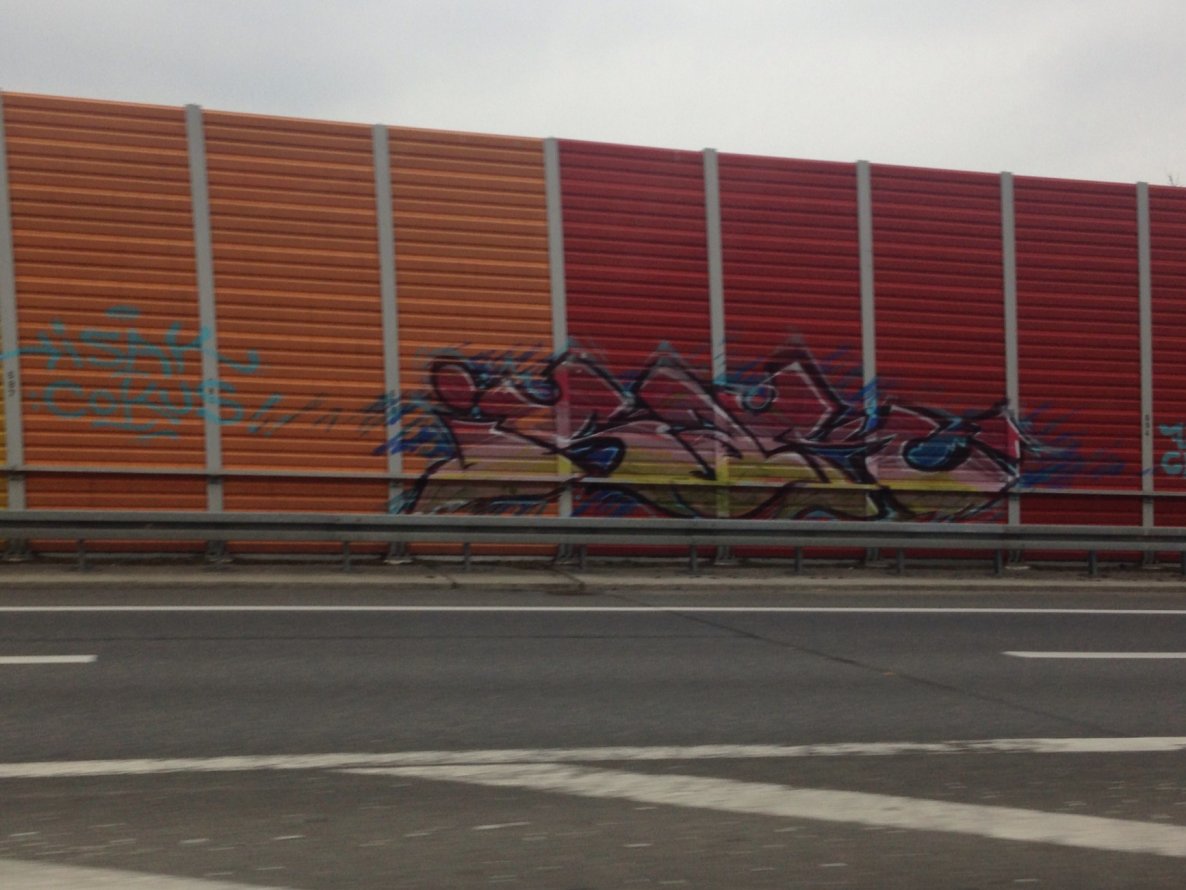 Graffiti Bombing - Photo by SixOhFive - Isak