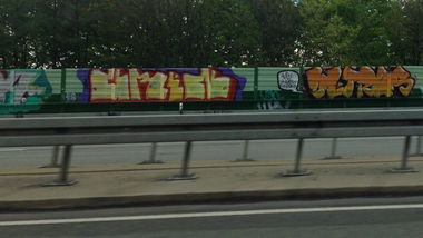 Graffiti Bombing - Photo by SixOhFive - Urin