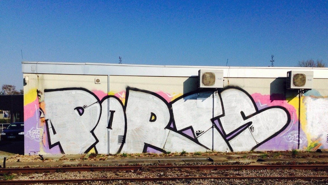 Graffiti Bombing - Photo by SixOhFive - Ports