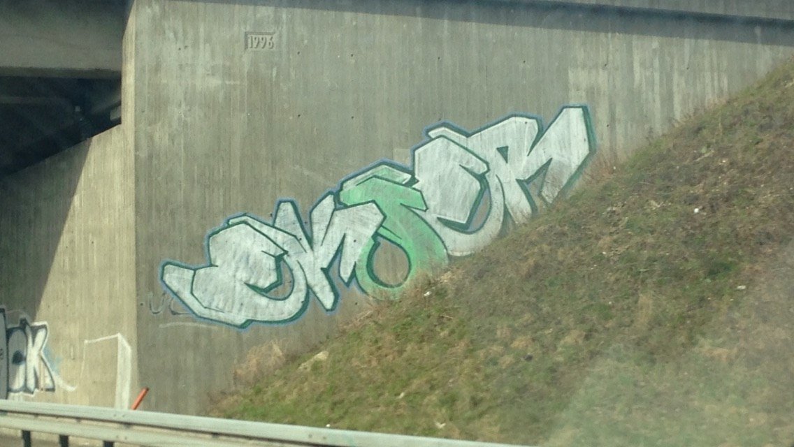 Graffiti Bombing - Photo by SixOhFive - Ekser