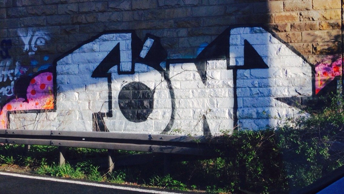 Graffiti Bombing - Photo by SixOhFive - Fönz, Föns