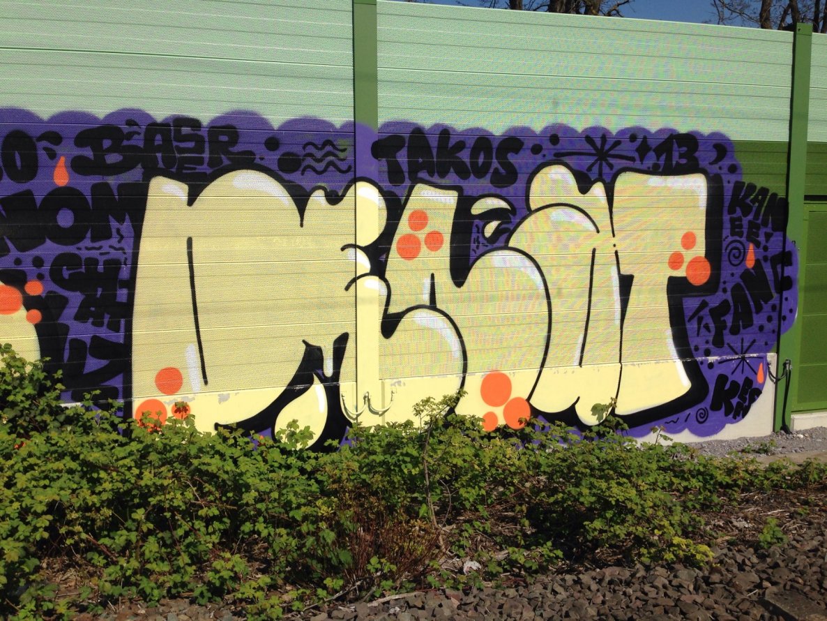 Graffiti Bombing - Photo by SixOhFive - Penat