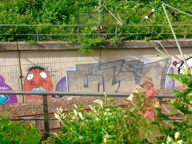 Graffiti Bombing - Photo by SixOhFive - Eis