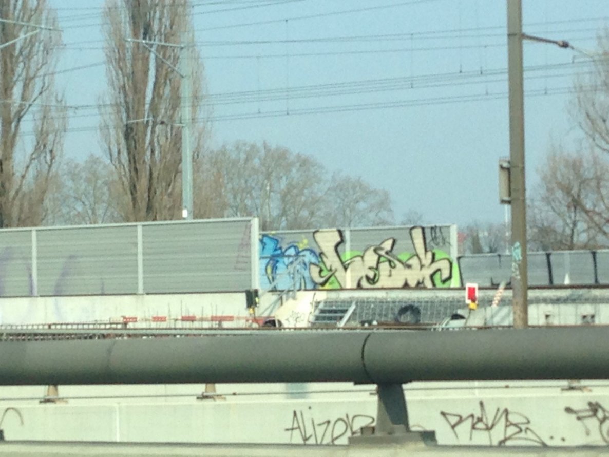 Graffiti Bombing - Photo by SixOhFive - Gesok, Gesox, Gesoks