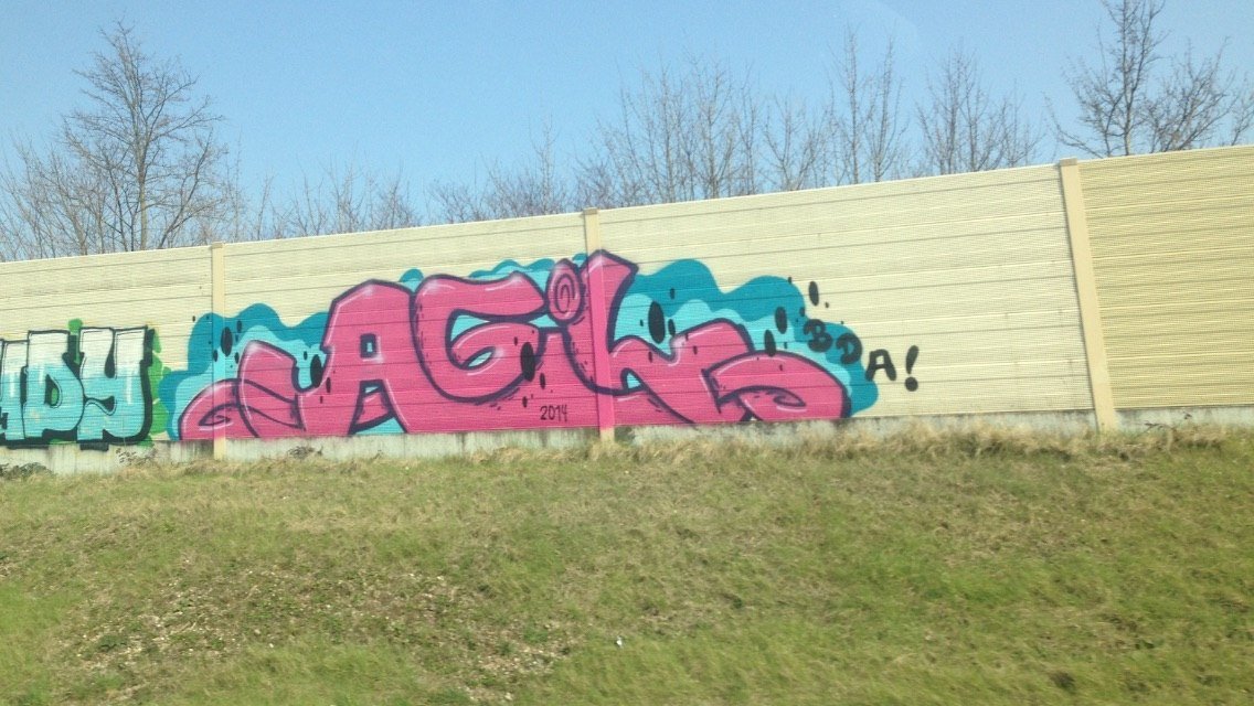 Graffiti Bombing - Photo by SixOhFive - Agil