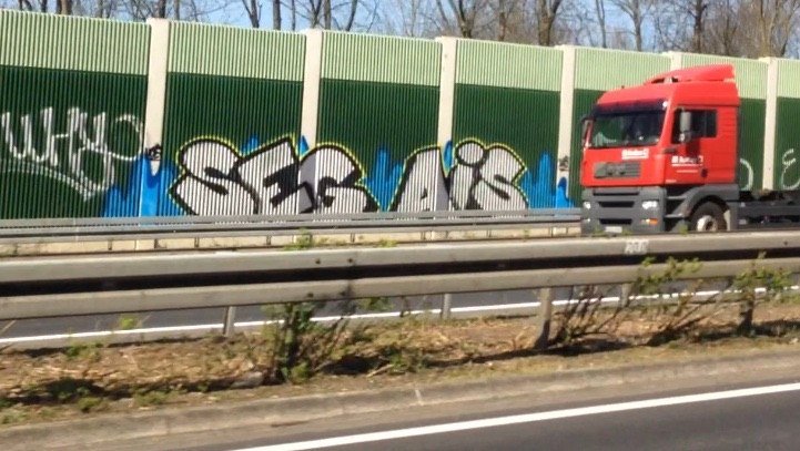 Graffiti Bombing - Photo by SixOhFive - SEG, Ais
