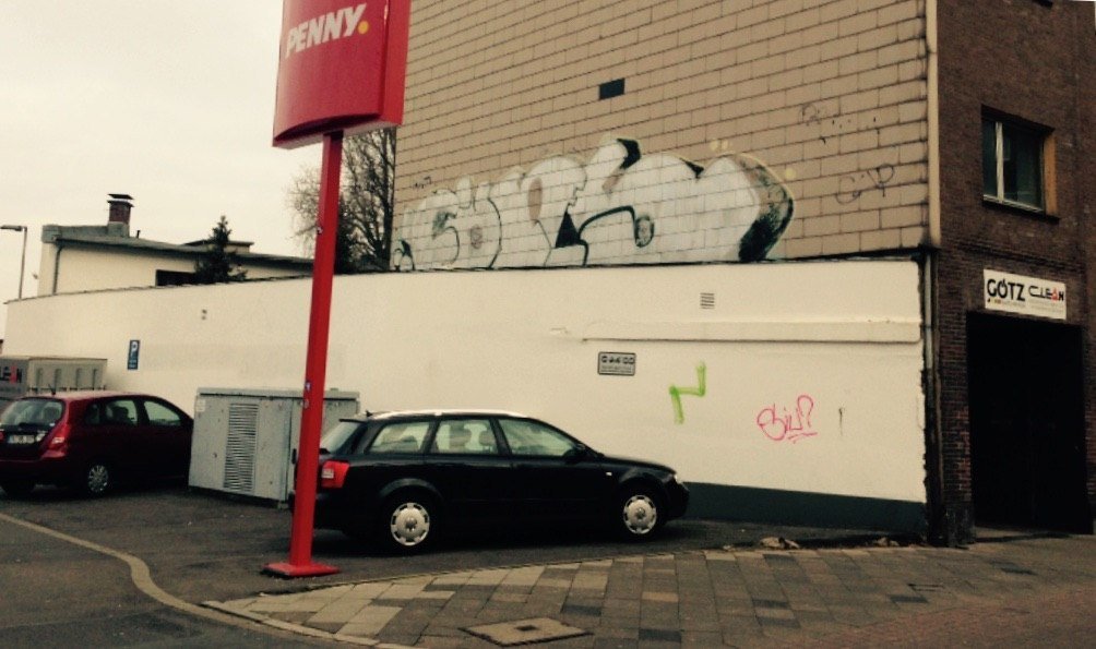 Graffiti Bombing - Photo by SixOhFive - Föns