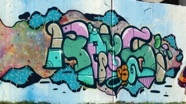 Graffiti Wall - Photo by SixOhFive - Raysi
