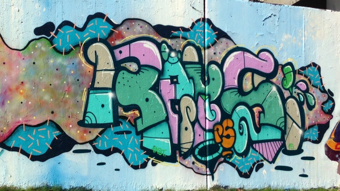 Graffiti Wall - Photo by SixOhFive - Raysi