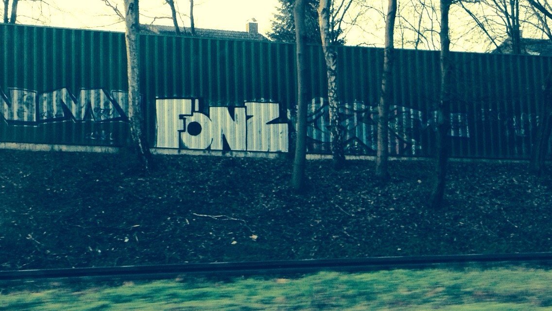 Graffiti Bombing - Photo by SixOhFive - Fönz, Föns