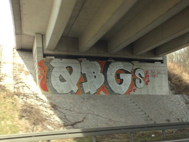 Graffiti Bombing - Photo by SixOhFive - QBG, QUBG