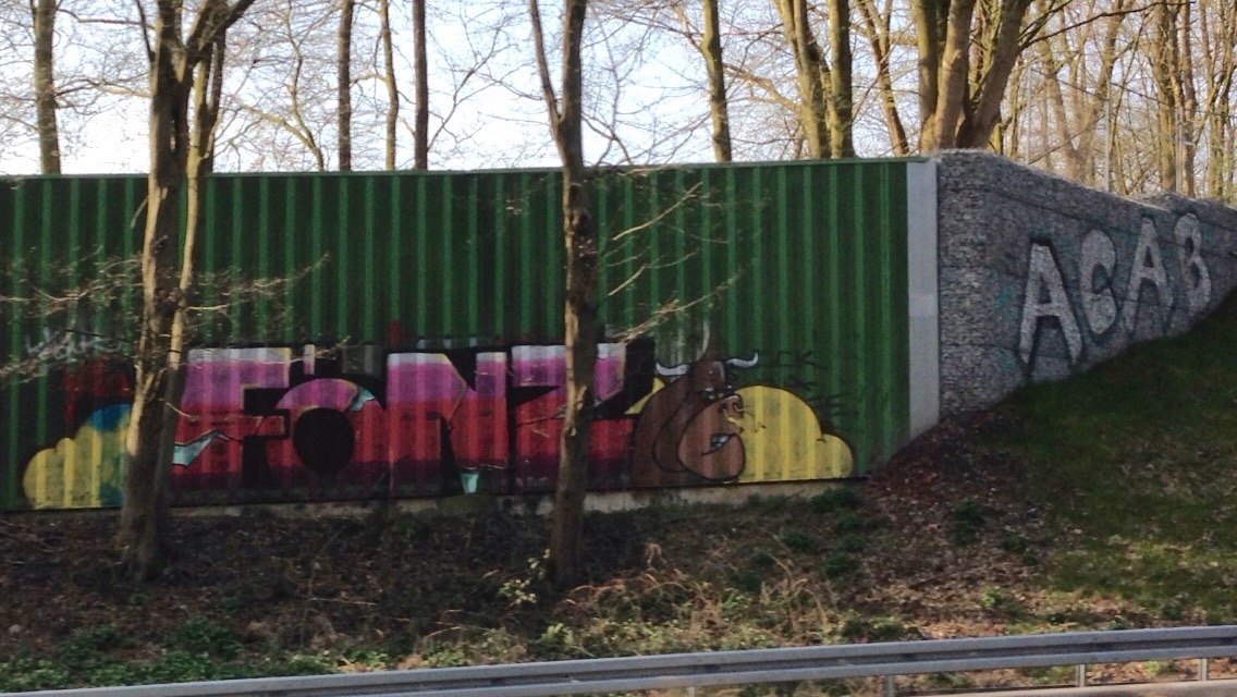 Graffiti Bombing - Photo by SixOhFive - Fönz, Föns, ACAB
