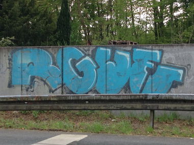 Graffiti Bombing - Photo by SixOhFive - Rgue