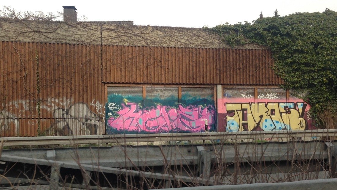 Graffiti Bombing - Photo by SixOhFive - Herz, Takos