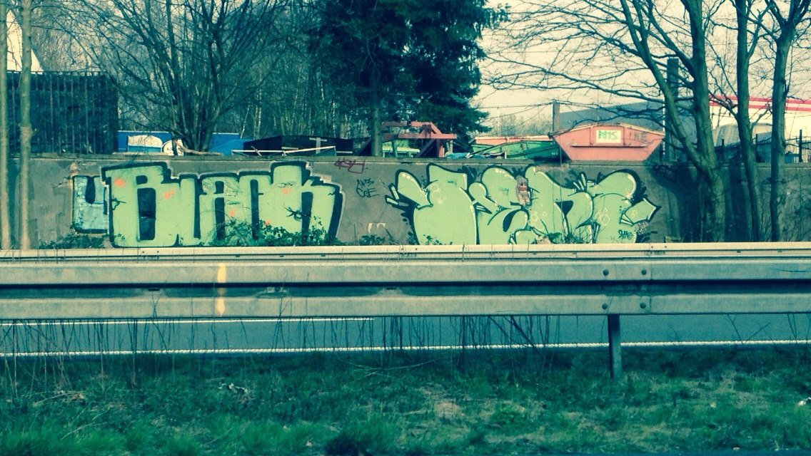 Graffiti Bombing - Photo by SixOhFive - Black, Herz