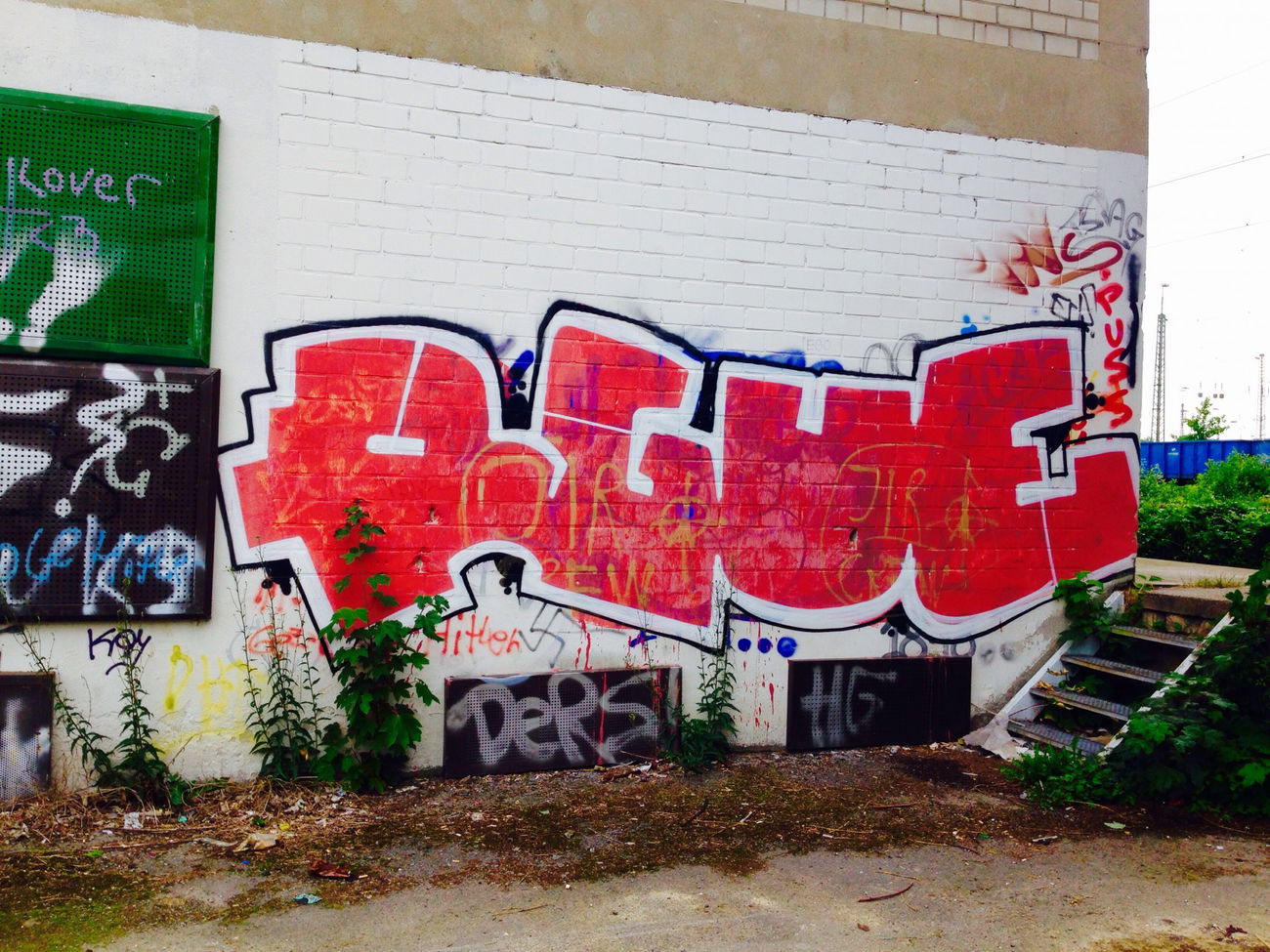 Graffiti Bombing - Photo by SixOhFive - Rgue