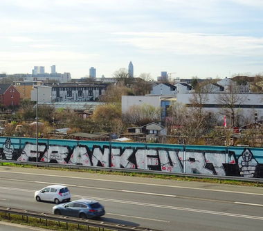 Graffiti Bombing - Photo by Skirmos - Frankfurt, ffm
