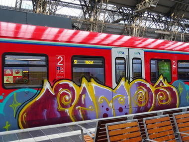Graffiti Train - Photo by Skirmos - pamos, frankfurt (2016)