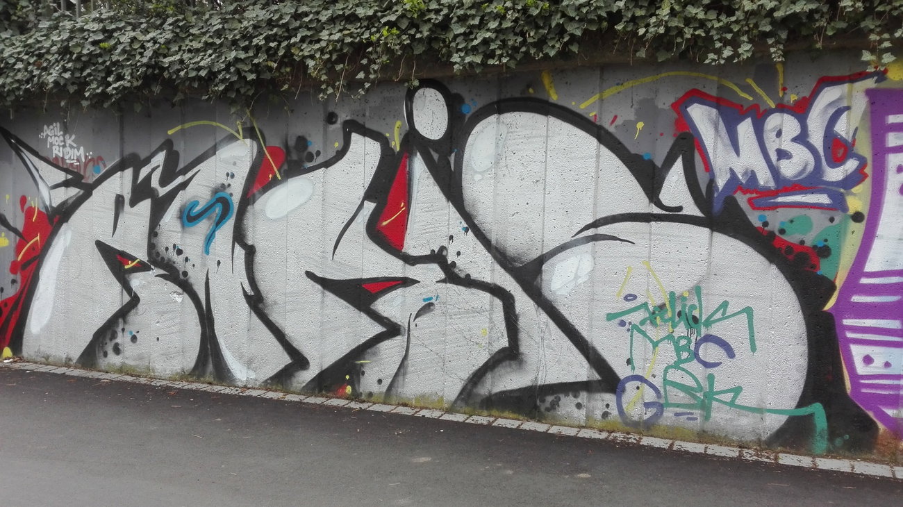 Graffiti Wall - Photo by Skirmos - MainzRakis, Chrome (2016)