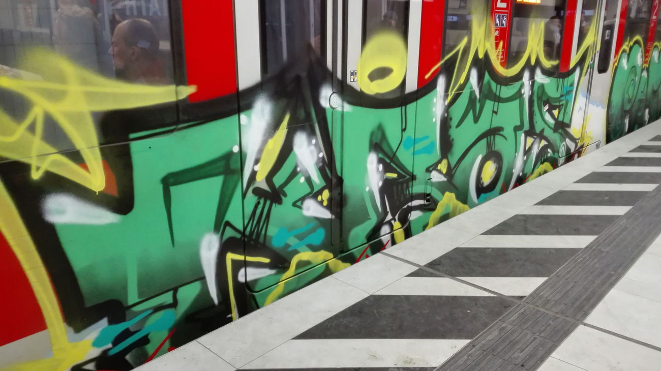 Graffiti Train - Photo by Skirmos - Aktuell, Frankfurt, Hauptwache (2017)