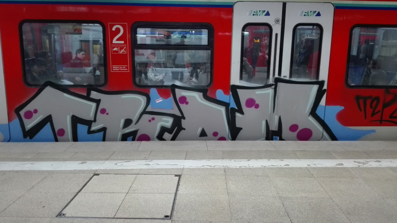 Graffiti Train - Photo by Skirmos - Frankfurt, Hauptwache (2016)