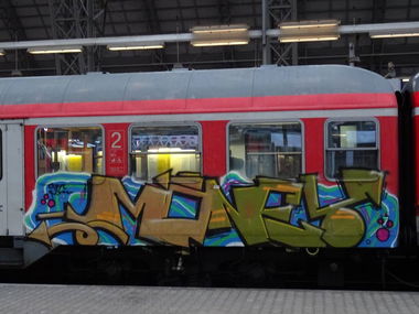 Graffiti Train - Photo by Skirmos - Money, Frankfurt (2016)