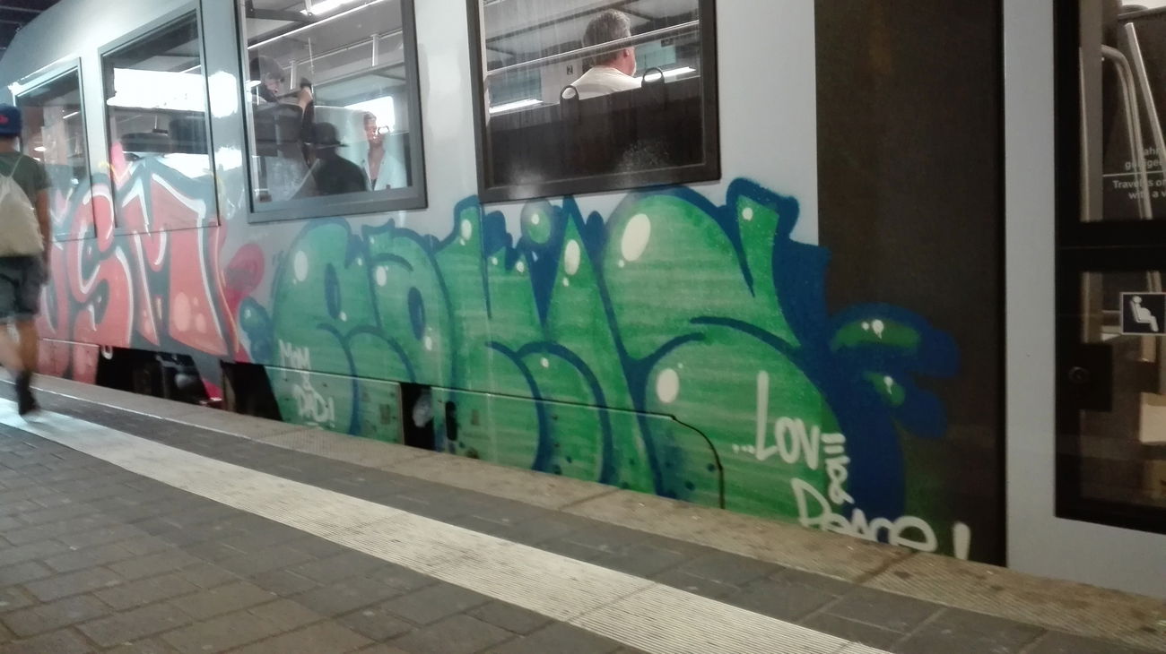 Graffiti Train - Photo by Skirmos - Rakis, Love, Peace (2016)