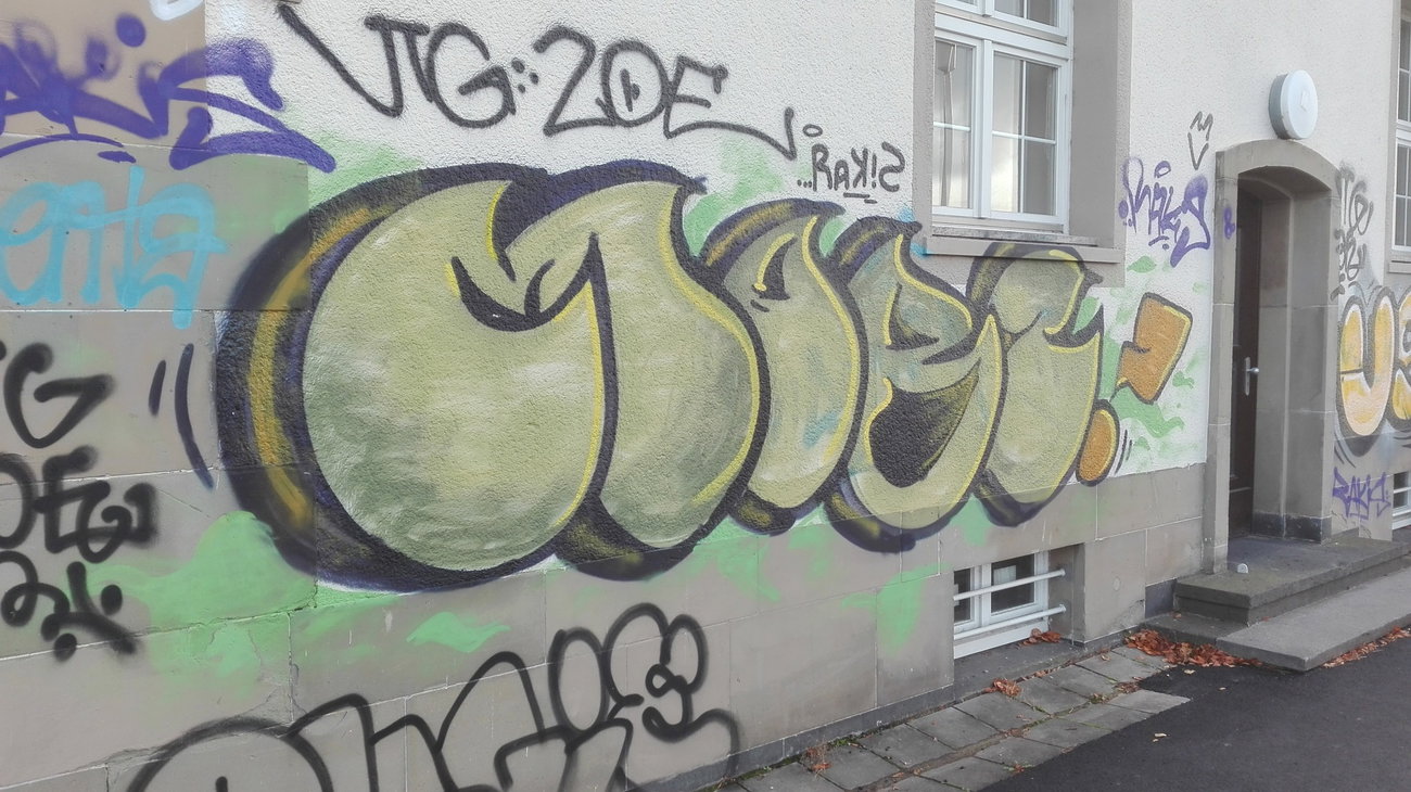 Graffiti Wall - Photo by Skirmos - mobz, uni (2016)