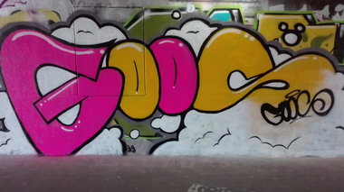 Graffiti Wall - Photo by Skirmos - Frankfurt, Radswegkreisel, 2016 (2016)